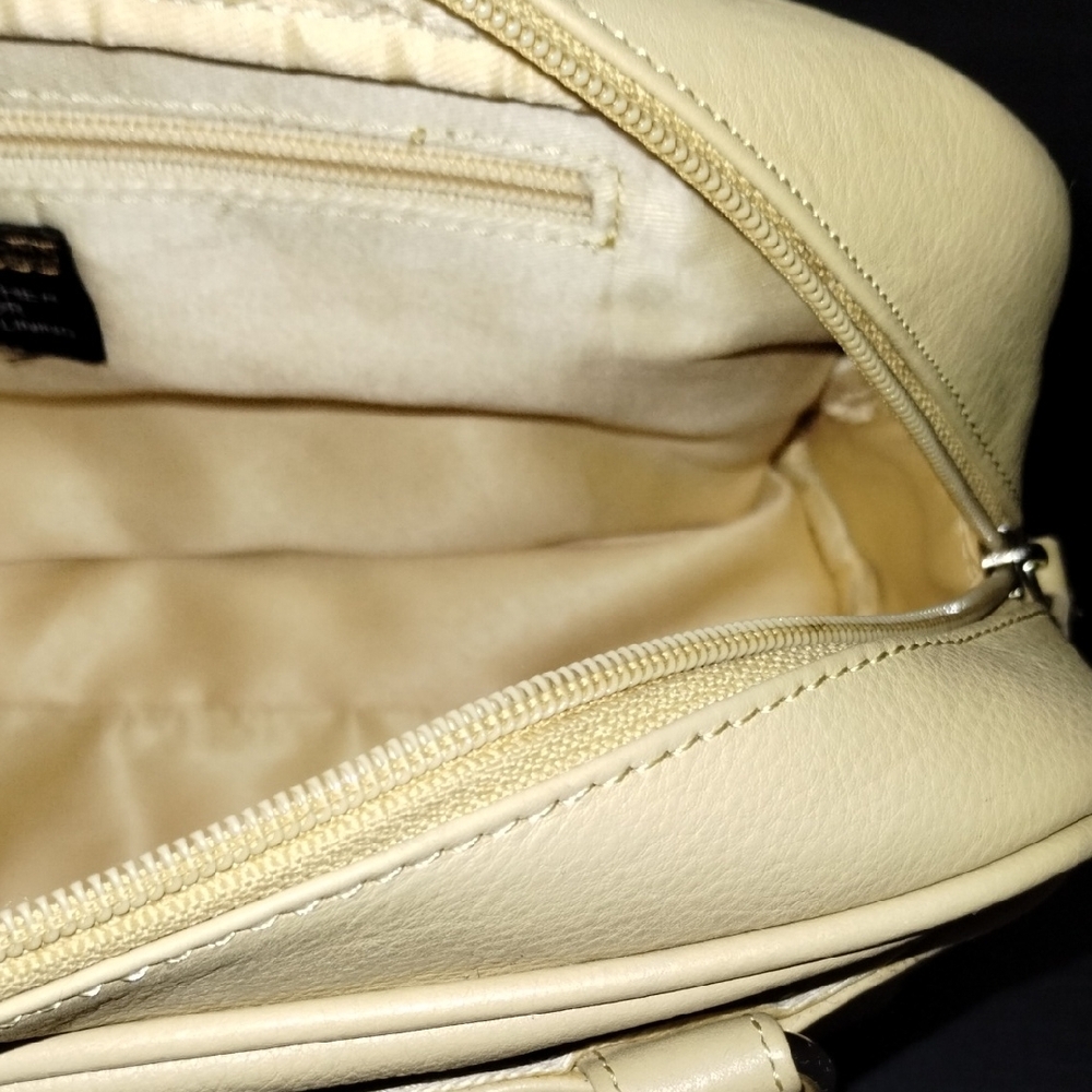 Chic Beige Leather Shoulder Bag - Picture 9 of 16